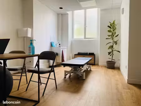 location cabinet professionnel de 20 m² – pôle pluridisciplinaire avec parking privé