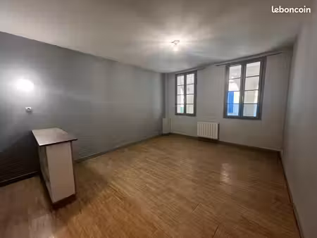 studio 1 pièce 28 m²