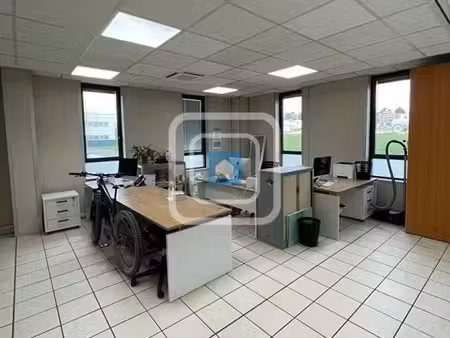 bureaux 121 m²