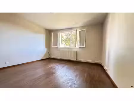 grand t3 en rez-de-chaussée