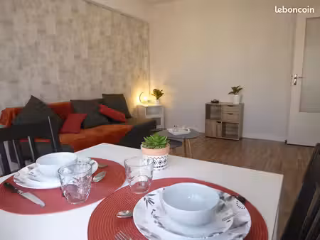 t1 meublé 31 m2  place parking extérieure privative