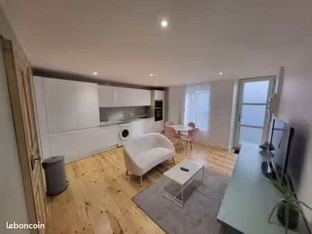 maison appartement entièrement meublé au rdc