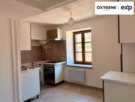 immeuble locatif avec 3 apps et jardin privé.