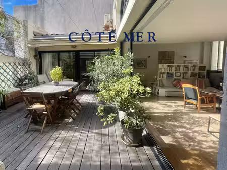 marseille 7ᵉ – saint-victor. dernier etage avec terrasse plein ciel