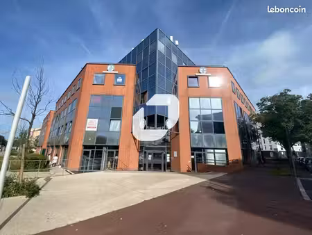 bureaux 151 m²