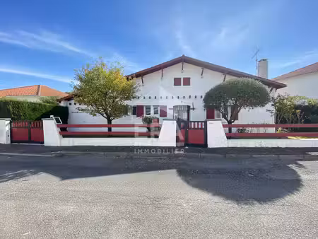 pau - quartier du buisson : maison t6 de 134 m² avec garage sur un terrain de 500 m²