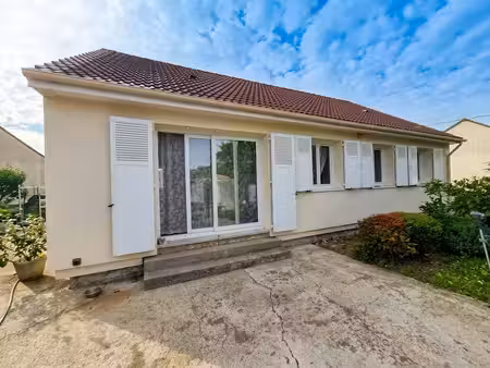2 min n12 proche cherisy et gare: maison de plain-pied sur j