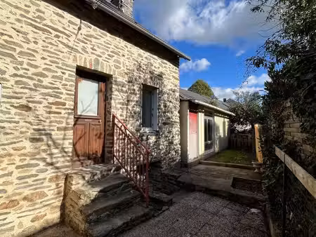 maison en pierre située à mayenne proche place du 9 juin