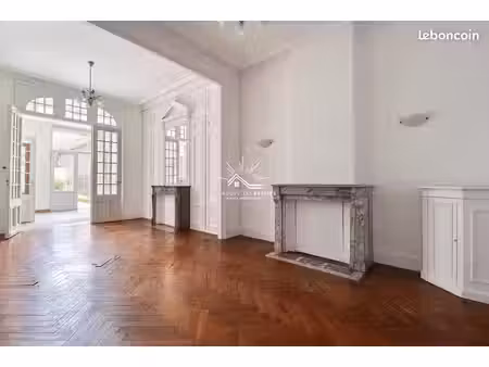maison 8 pièces 186 m²