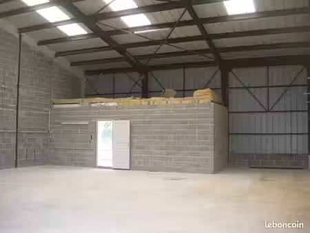 a louer bâtiment industriel de 180 m²
