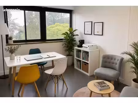 a louer  bureaux individuels  fermés sur plateau de 100 m²