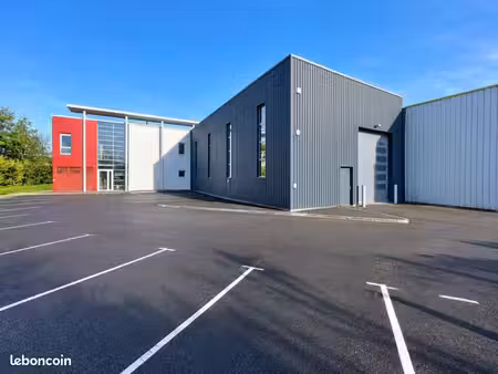 local d'activité 830 m²