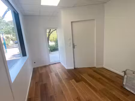 à louer – local professionnel de 11 m² à quimiac – résidence de l’orée du bois