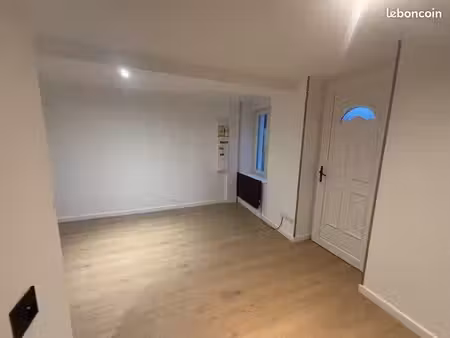 t2 rénové 37 m² avec entrée indépendante – centre-ville de houdain