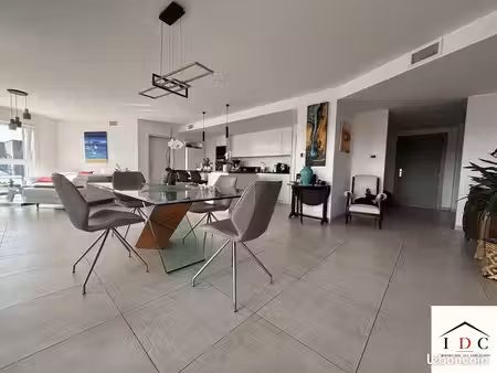 appartement 5 pièces 144 m²