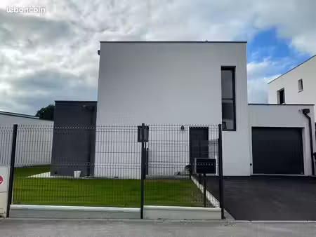 neuve ( 130 m² ) a 2 pas de la clinique oceane au calme d'une ruelle