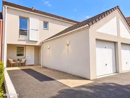 villa t4 récente dans une résidence calme et sécurisée avec piscine sur billere