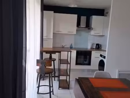 t2 meublé 42m2 avec jouissance privative jardinet de 40m2  terrasse  parking privé
