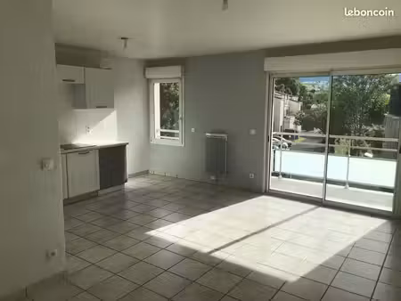 t2 48 m² avec balcon + garage + vue sur le puy de dôme