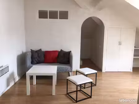 t1 bis de caractère  28m2 au sol  à 300 mètres du château
