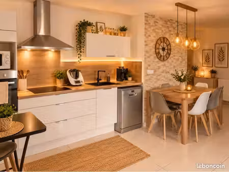 vend appartement 47 m2 avec garage 16 m2 et 3 places de parkings dans une résidence sécuri