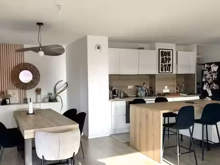 bel appartement récent de 85 m² avec 2 balcons et 2 places de parking