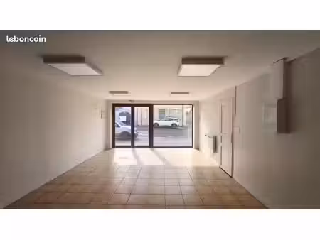 location local commercial