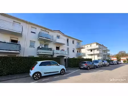t2 bis rénové de 52 m² avec balcon et parking