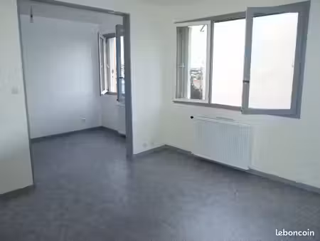 quartier oradou f1 très bon état avec parking