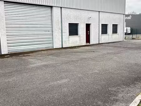 local 250 m2 à louer à lescar 64