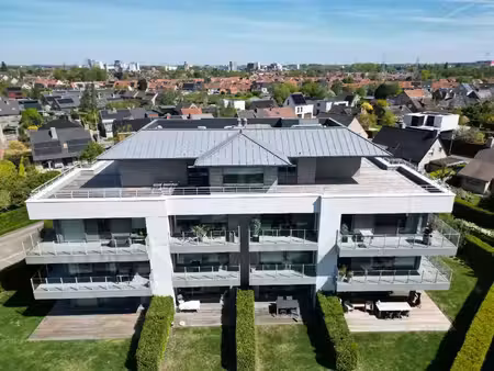 exclusief penthouse aan het sterrebos – waar luxe  rust en panoramische vergezichten samen