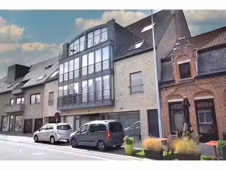 ruim 3- slaapkamer-appartement te rumbeke