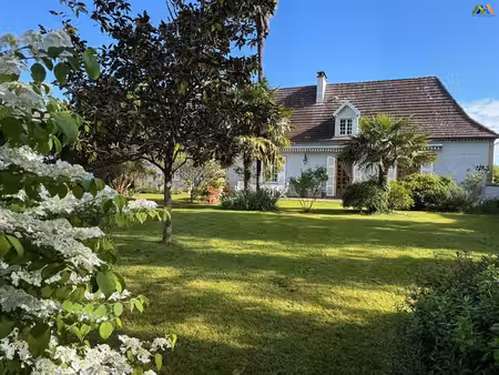 authentique propriété béarnaise avec maison d'amis sur 3 6 he