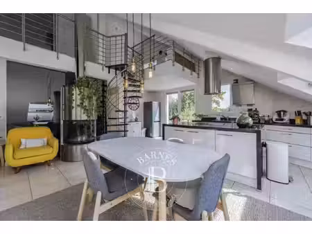 exclusivité - divonne-les-bains - proche centre et frontière - duplex avec piscine et tenn