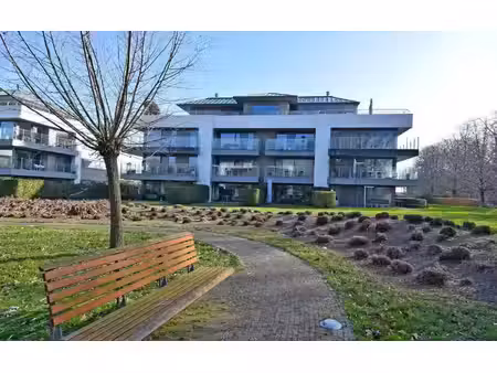 instapklaar gelijkvloers appartement met zonnige tuin en garage