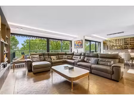 neuilly-sur-seine - boulevard du château - 5 pièces 163 m² rénové avec balcons  studio et 