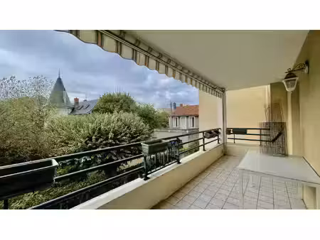t3 72 5 m2 / grande terrasse / dpe c / poss garage