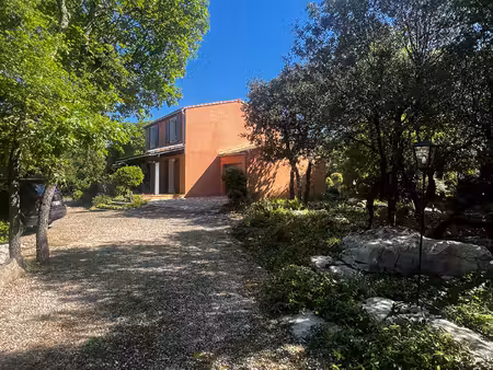 maison dans un magnifique environnement