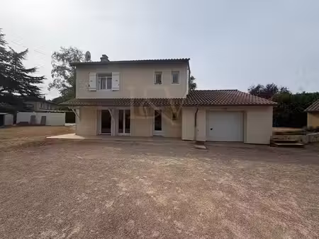 maison 134 m2 avec piscine  4 chambres  rdc pmr  azé (71)