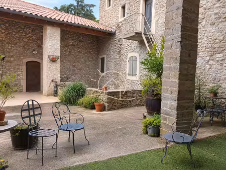 belle demeure centre village avec patio intérieur