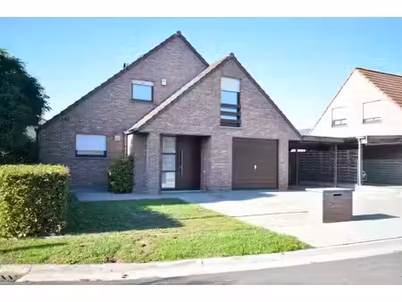 ruime villa in roeselare met 3 slaapkamers  tuin op het zuidwesten  garage en carport.