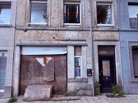 ensemble immobilier : maison à rue et un entrepôt/atelier