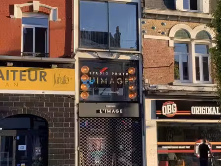 local commercial 73 m² lens