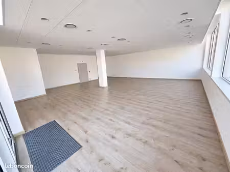 bureaux / showroom 97 m² – grande façade vitrée – colmar zi nord