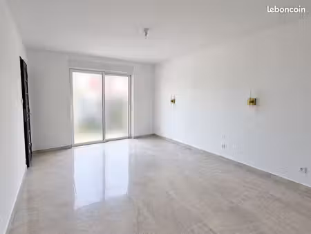 à louer – appartement t2 meublé et rénové de 45 m² avec terrasse – hazebrouck  rue notre-d