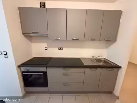 t2 meublé de 45 m² avec jardin privatif et garage fermé – schiltigheim