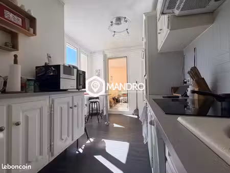 t3/4 lumineux avec loggia & box