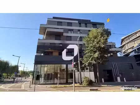 local commercial 121 m²