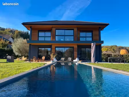 à vendre – maison contemporaine avec vue sur le parmelan  piscine et terrain exceptionnel 