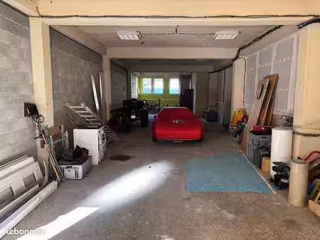 local  box  garage  stockage 124m²